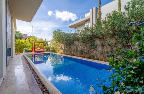 Agdal Villa | Luxury 4-Bedroom Villa in Marrakech with Pool, Garden & Refined Suites