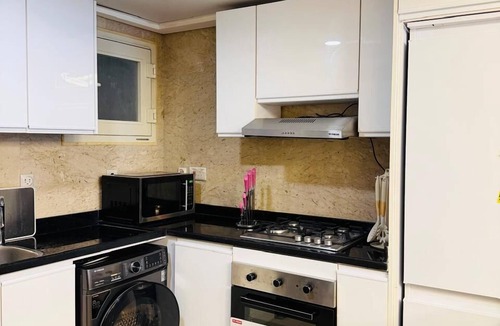 Cairo Apartment | Luxury hotel apartment with a charming view of the Nile and the pyramids
