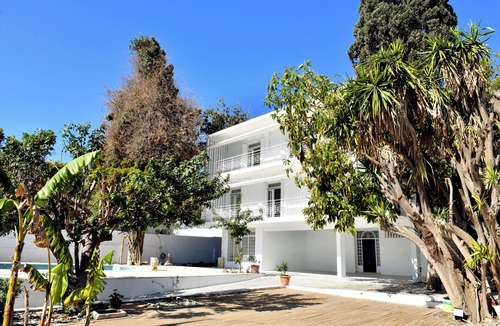 Amilcar Villa | Luxury Villa with central frontview on Historical Carthage Punic Ports