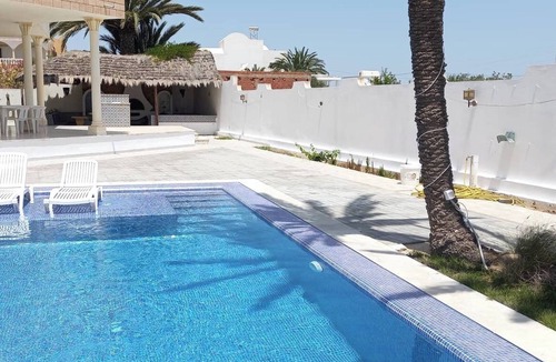 Chergui House | Magnificent waterfront villa + Kerkennah swimming pool