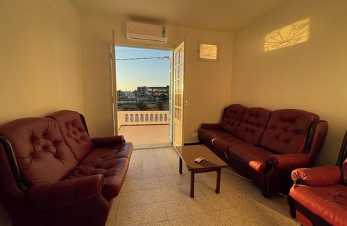Al Marsa House | Maison élégante S+2 près de la plage : un havre de paix.