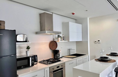 Sidi Daoud Apartment | Malachite Elegance & Comfort in Sidi Daoud