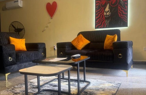 Ikeja Apartment | Max Heron, Gorgeous 2 Bedroom