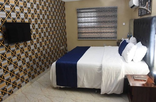 Epetu House | Mayfair Garden Gated Family & Business Friendly Secured Estate