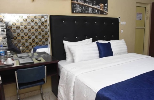 Epetu House | Mayfair Garden Gated Family & Business Friendly Secured Estate