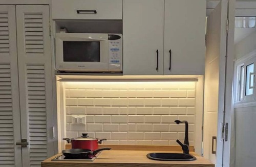 Garden City Apartment | Mini Modern Studio in Garden City