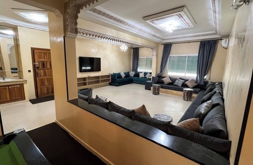 Quartier Al-Atlas Apartment | Modern stay with AC, Wi-Fi & parking near railway station