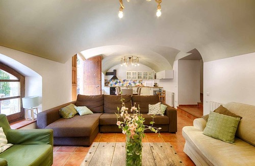 Sales de Llierca Apartment | Mountain View | Stylish Apt | Luxury Bath | Forest