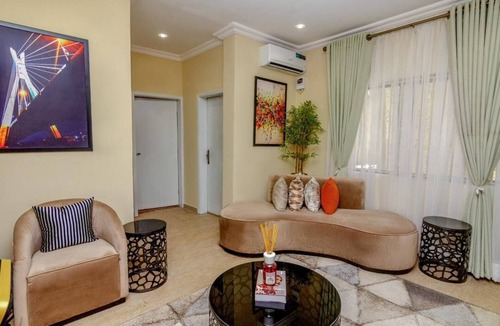 Lekki Phase 1 Apartment | New Luxury Game Oasis: Wi-Fi,PS5,King Bed with a Double Bed 2 bedroom and 2 bath