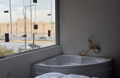 Pyramids Gardens House | New White Pyramids Inn