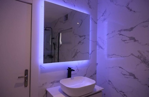 Lekki Phase 1 Apartment | ONA APARTMENT. Elegance in warm embrace with luxury, your comfort our pleasure