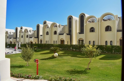 Sahl Hasheeh Condo | One bedroom "Beach Haven" in 5-stars resort with pool and private beach