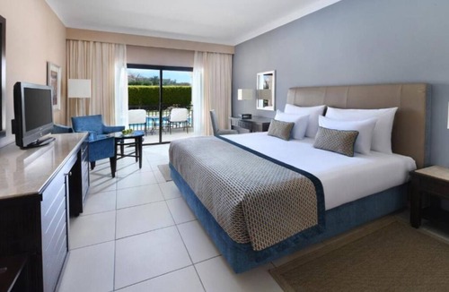 Village Road Resort | Private Escape Near Water Activities – Ideal for Family Vacations l 2 Rooms