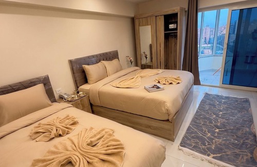 Al Haram Bed & Breakfast | Pyramids View Family Room with Private Balcony