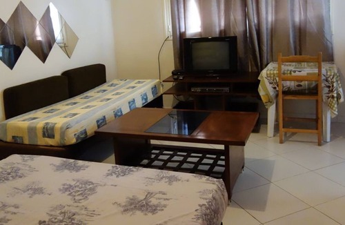 Hydra House | Quiet and secure location, parking, near the French Embassy