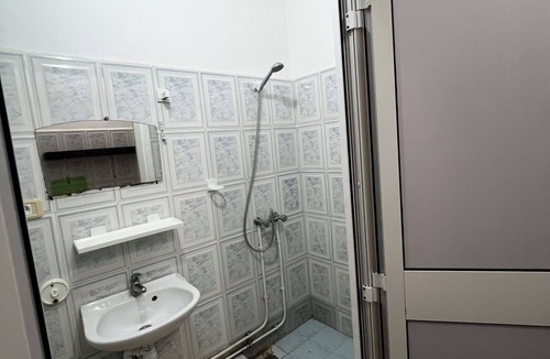 Sakiet Eddaier Apartment | Quiet, spacious seaside studio