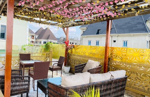 Surulere Apartment | Relax By Water-View 1-Bed-APT With 24HRS PWR+ Wi-Fi