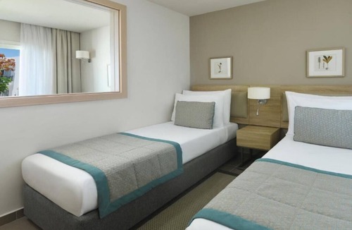 El Hadaba Hotel | Relax in Stylish Family Suite w/Scenic Cliffside Views of the Red Sea