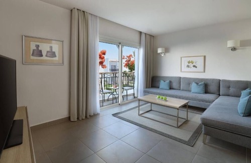 El Hadaba Hotel | Relax in Stylish Family Suite w/Scenic Cliffside Views of the Red Sea