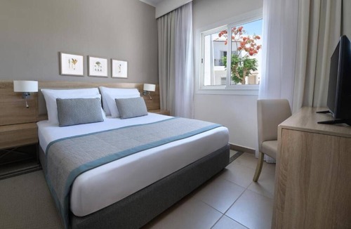 El Hadaba Hotel | Relax in Stylish Family Suite w/Scenic Cliffside Views of the Red Sea