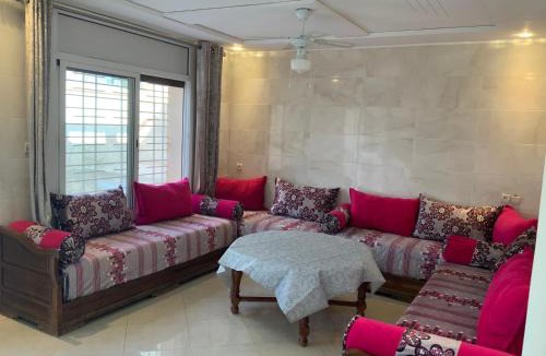 Hay El Qods Apartment | Rez-de-chaussée de villa agréable avec jardin dans un quartier calme et luxueux