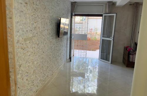 Hay El Qods Apartment | Rez-de-chaussée de villa agréable avec jardin dans un quartier calme et luxueux