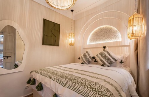 Mouassine Villa | Riad privé Kaolane, piscine, petit-déjeuners, 5min Jemaa el-Fna