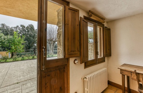 Pujals dels Pagesos Apartment | Room 'Llevant' with Shared Pool, Wi-Fi and Air Conditioning
