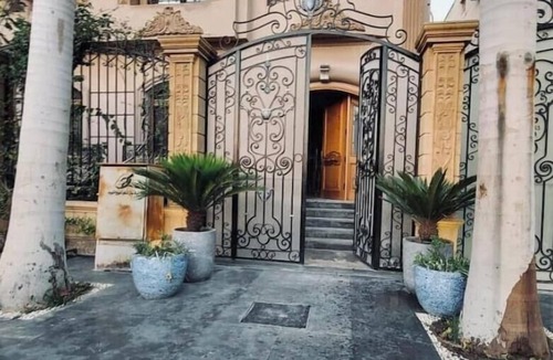 The 5th Settlement Apartment | Royal Suite with Private Entrance & Family Garden