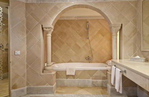 Qurbus Hotel | Royal Tulip Korbous Bay Thalasso & Springs