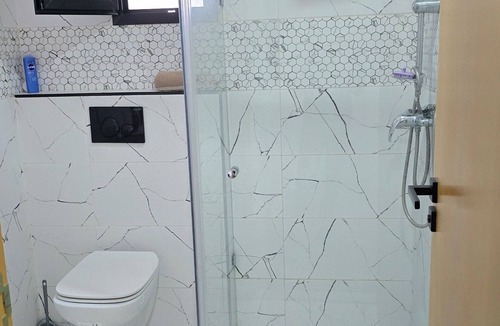 Dar Fadhal Apartment | s+1 spacieux luxueux Proche a l'aéroport TV 3D