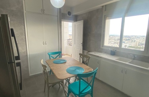Ennasr Apartment | S+2 retapé totalement à neuf haut standing meublé très propre idéal pour famille