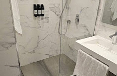 Algiers Hotel | Saint Eugene