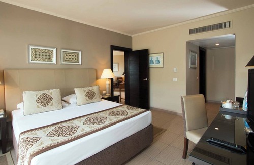El Hadaba Hotel | Scenic Cliffside Stay | Pools, Sauna, Night Shows & All-Inclusive Comfort