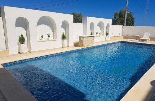 Dar Allouche Apartment | Sea-View Villa with Pool & Spa