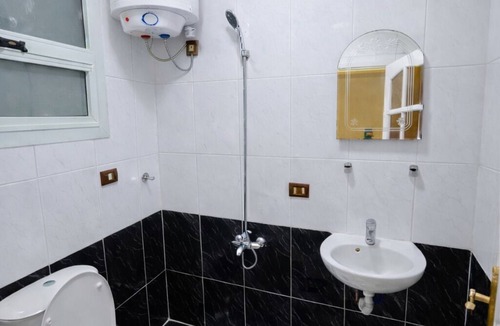 Al-Muntazah Hotel | seaview hotel