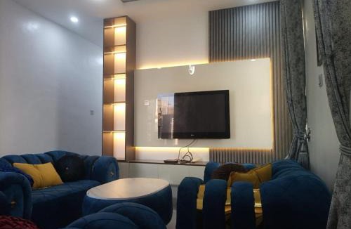 Ofin Apartment | Shimawa-Apartment-Sleeps2-Parking-24 7Security