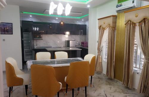 Ofin House | Shimawa-House-Sleeps4-Luxury&Privacy-24 7 Security