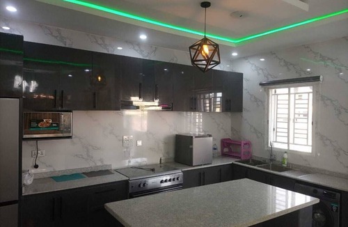 Ofin House | Shimawa-House-Sleeps4-Luxury&Privacy-24/7 Security