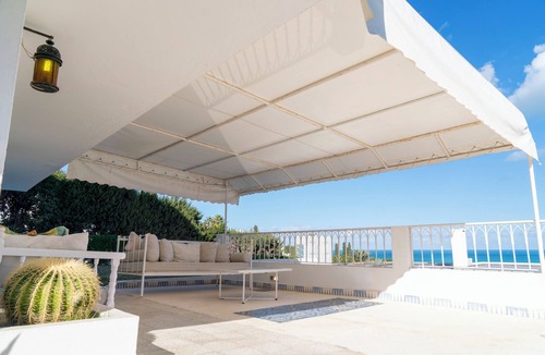 La Marsa Apartment | Sky Pool Haven: Luxurious Studio with Unmatched Mediterranean Vistas