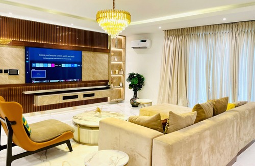 Lekki Phase 1 Apartment | Sleeps 4 with Pool Access