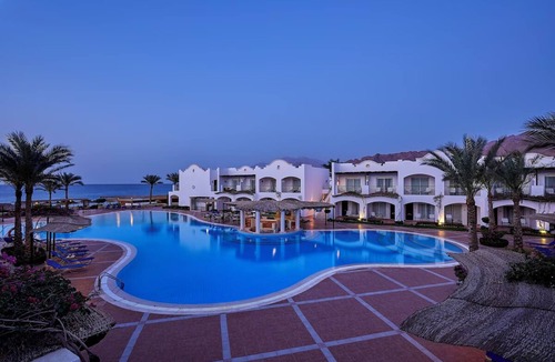 Dahab Hotel | Spacious Room with Balcony Overlooking Pristine Beach - with 2 Swimming Pool