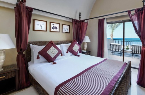 Ras Nasrani Hotel | Spacious Junior Suite Close to Beach – Perfect for Family Vacations