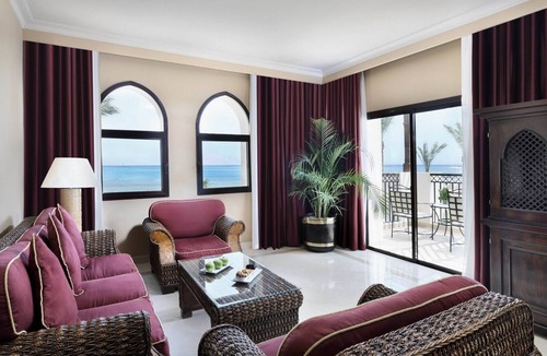 Ras Nasrani Hotel | Spacious Junior Suite Close to Beach – Perfect for Family Vacations
