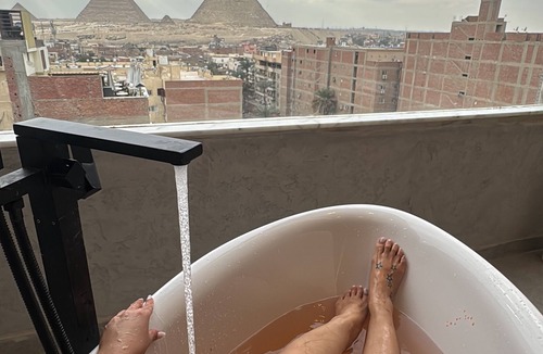 Al Haram Apartment | Spacious 3-bedroom apartment in gorgeous Giza Governorate with hot tub