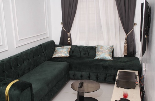 Ofin House | Spacious 4-bedroom house in beautiful Lekki with AC and gym