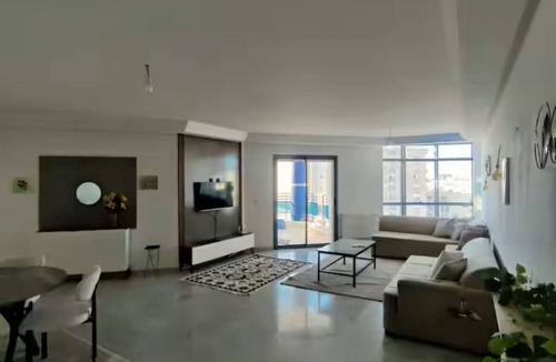 Sahloul Apartment | Spacious bright apartment, secure residence Entire rental unit in Hammam Sousse