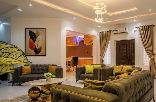 Ibadan Apartment | Stonehaven 2-bedroom apartment with AC, PS5, Security & Light in Oluyole Ibadan