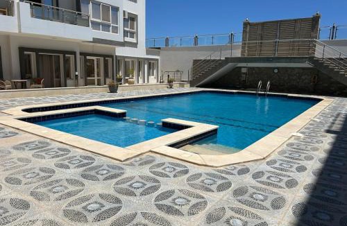 Village Road Apartment | Studio with a pool view