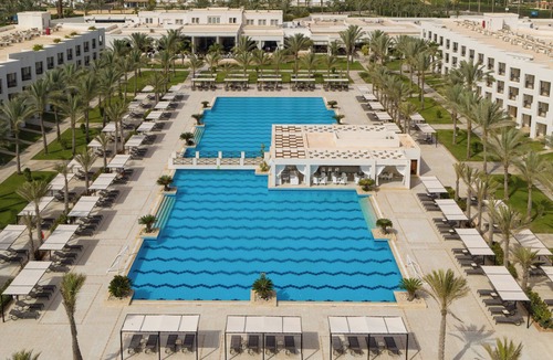Zawiyat Sidi Musa Hotel | Stylish Ground Floor Room 3 Min Away from Almaza's Golden Sands - Free Breakfast